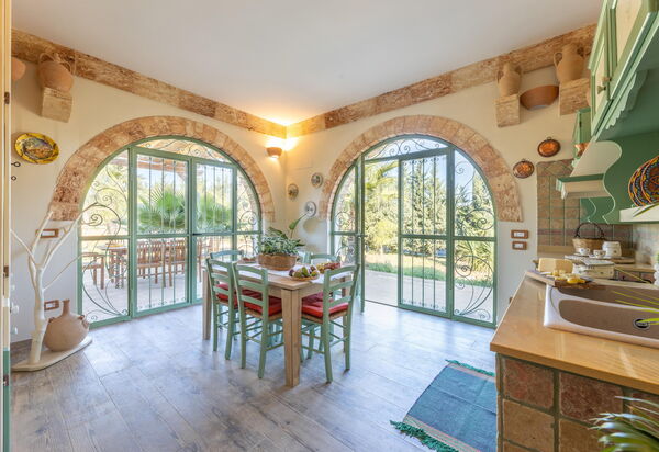 Villa Renedda: Кухня, Столовая