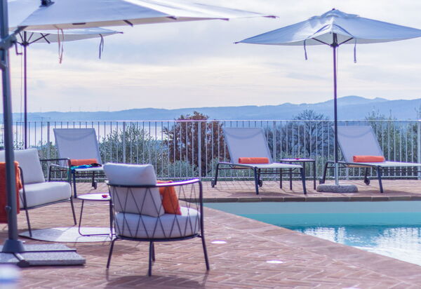 Tenuta Poggio Guiano: Ansichten, Außen, Draussen, Schwimmbad