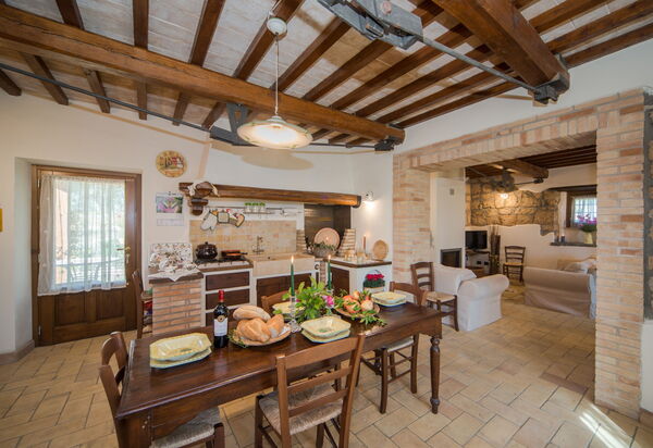 Villa Civita: Кухня, Столовая