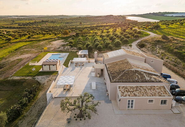 Dimora Bufalefi: bassin, Extérieur, Extérieurs