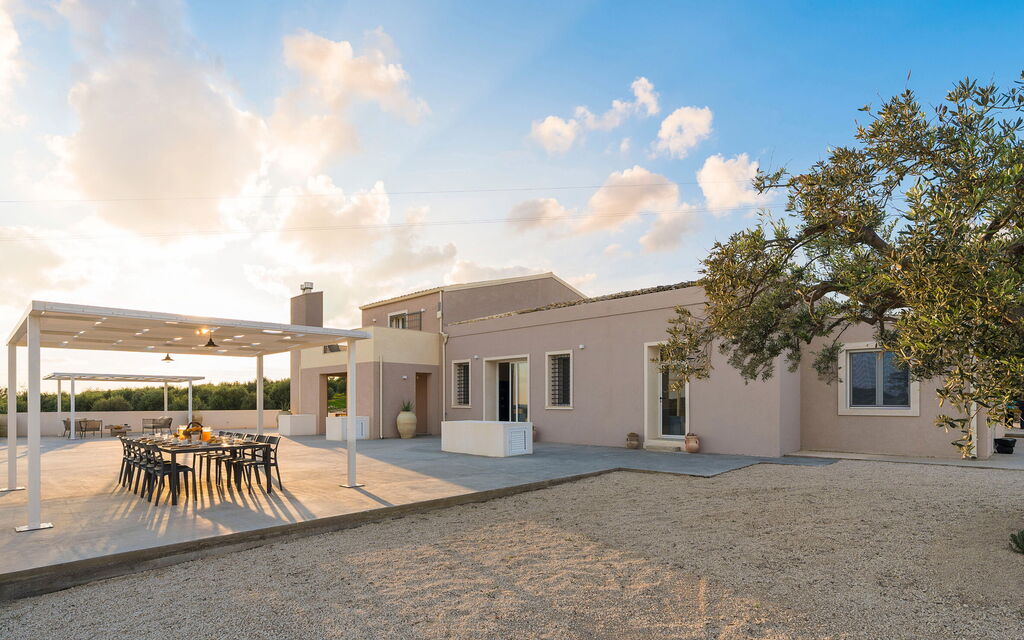 Dimora Bufalefi: Building Exterior, Outdoor