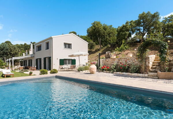 Casita: Building Exterior, Outdoor, Pool