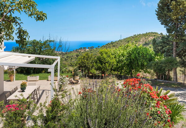 Casita: Balcony / Terrace / Patio, Building Exterior, Outdoor