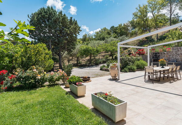 Casita: Balcony / Terrace / Patio, Building Exterior, Garden, Outdoor