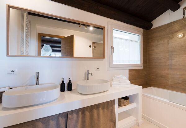 Casita: Bathroom