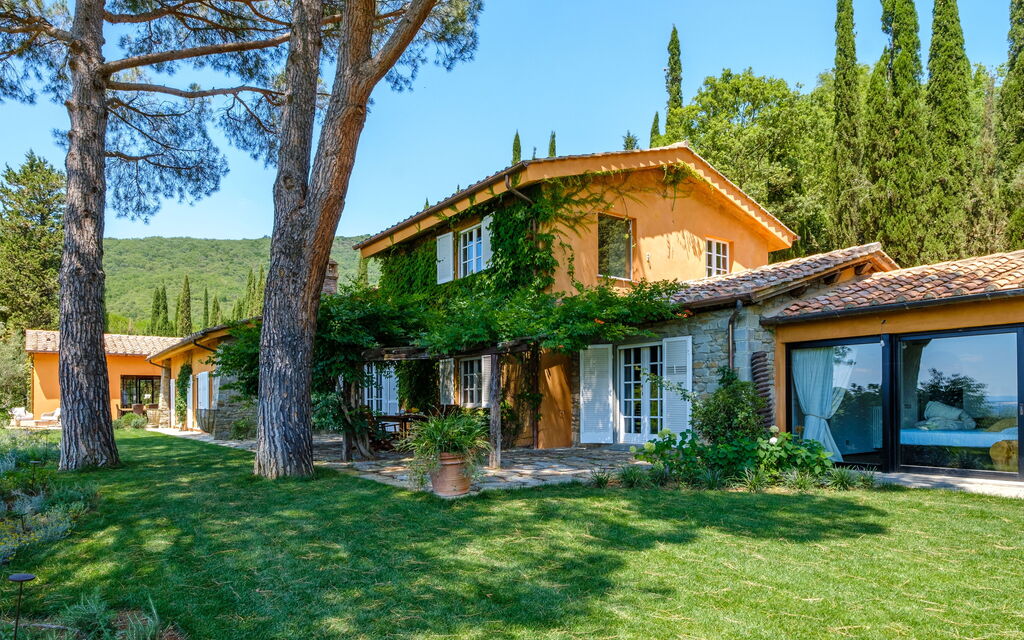 Villa Roseto: Building Exterior, Garden, Outdoor