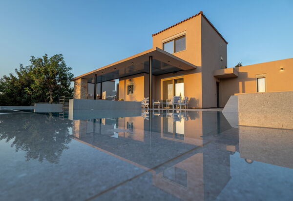 Villa Melia: бассейн, Открытый, Экстерьеры