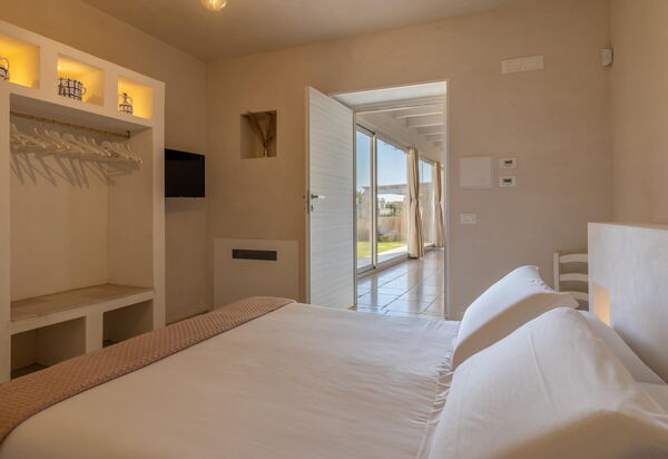 Villa Calanthia: Bedroom