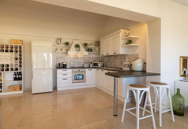 Villa Calanthia: Kitchen
