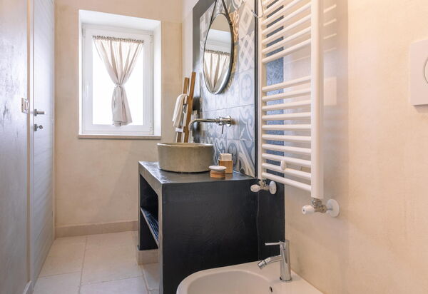 Villa Calanthia: Bathroom