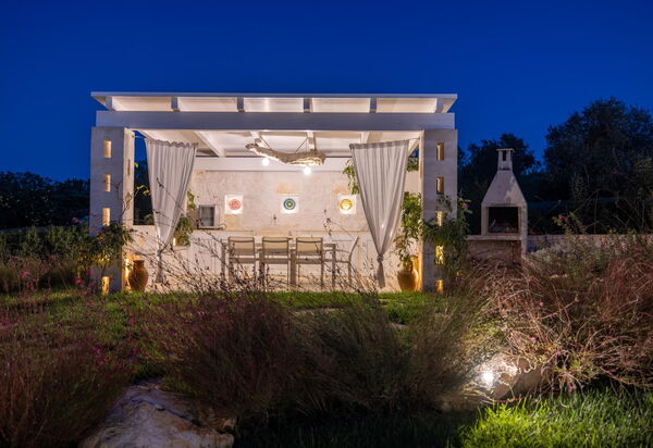 Villa Calanthia: Balcony / Terrace / Patio, Building Exterior, Garden, Outdoor