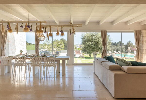 Villa Calanthia: Dining Room, Living Room