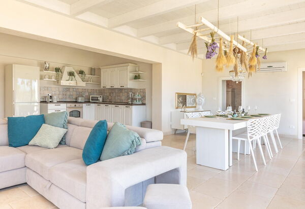 Villa Calanthia: Dining Room