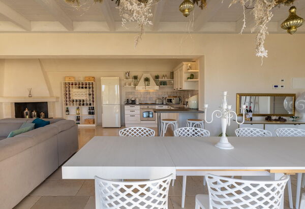 Villa Calanthia: Dining Room, Living Room