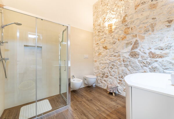 Villa Icaria: Bathroom